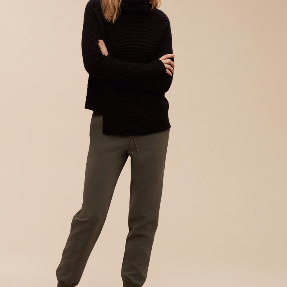 Aritzia Wilfred Buffon Pant Crepe Jogger
